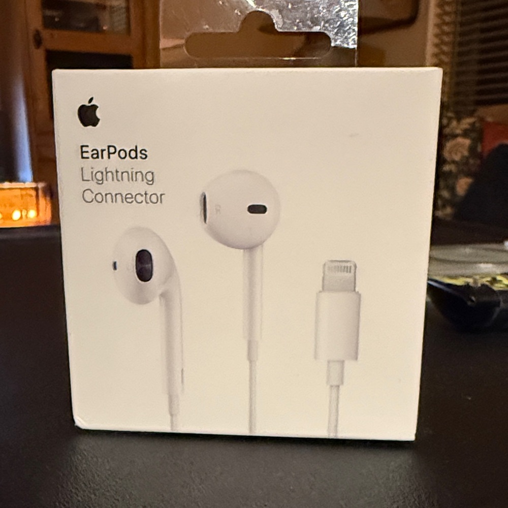 Apple EarPods with Lightning Connector - White